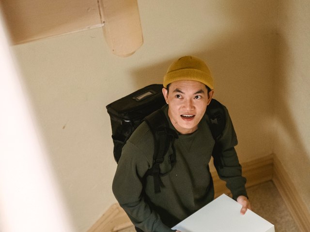 Курьер с термосумкой